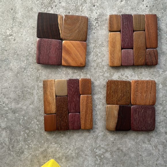 Set of 4 teak coasters. - Picture 2 of 5